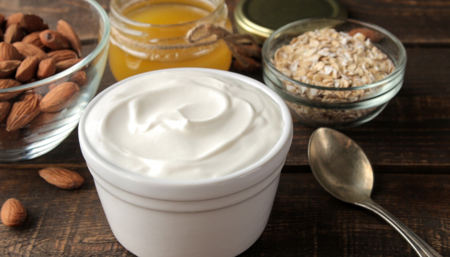 What are the healthiest types of yogurt?